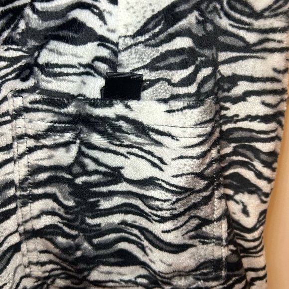 Vintage Maui Built fur zebra swim shorts - Picture 9 of 11